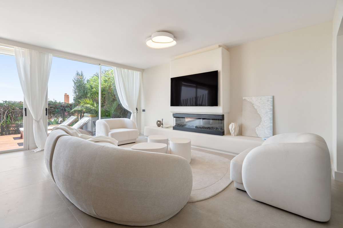 3 Bed Apartment for sale in Nueva Andalucía Costa Del Sol, Málaga, Spain