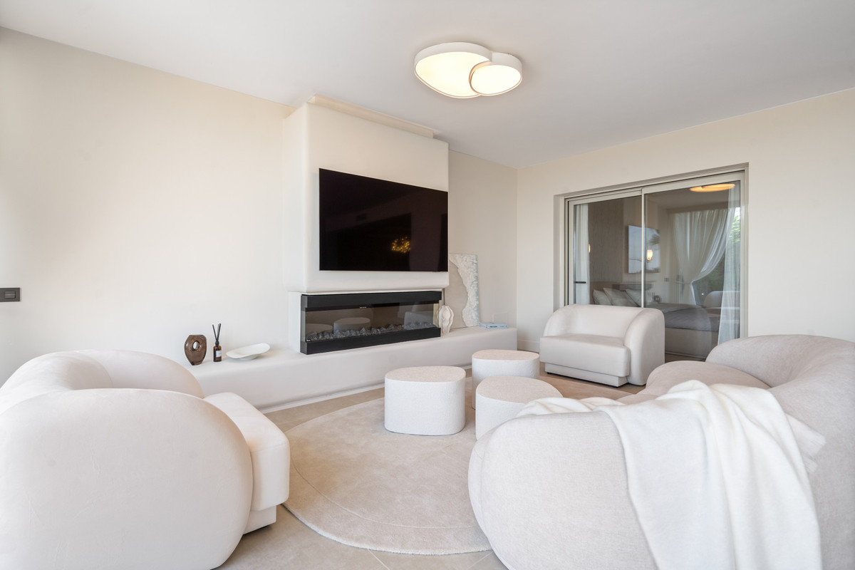 3 Bed Apartment for sale in Nueva Andalucía Costa Del Sol, Málaga, Spain