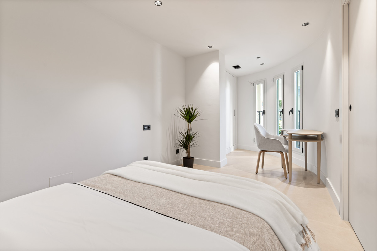 3 Bed Apartment for sale in Nueva Andalucía Costa Del Sol, Málaga, Spain