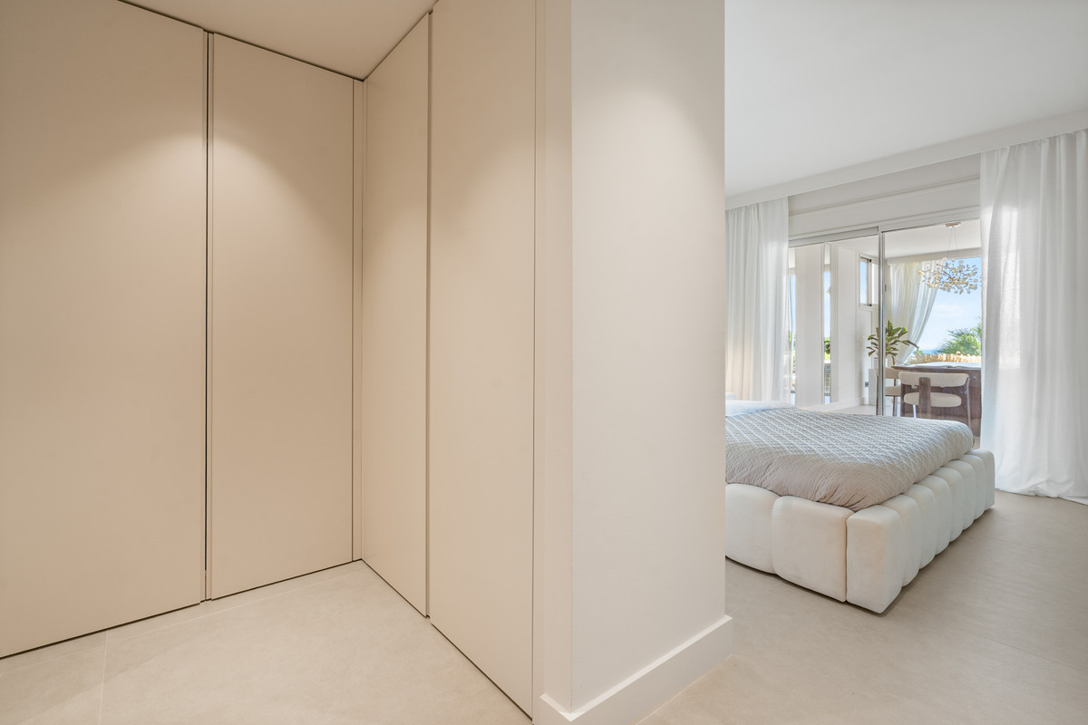 3 Bed Apartment for sale in Nueva Andalucía Costa Del Sol, Málaga, Spain