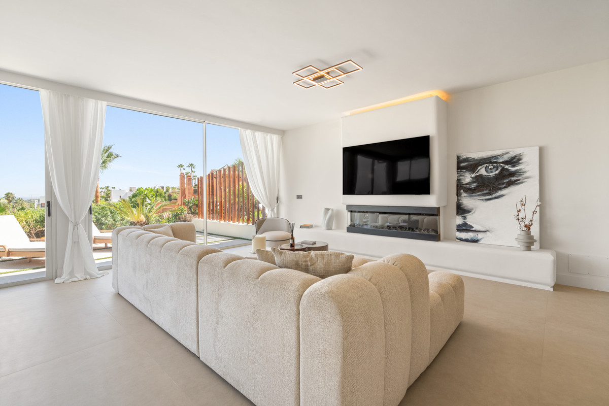 3 Bed Apartment for sale in Nueva Andalucía Costa Del Sol, Málaga, Spain