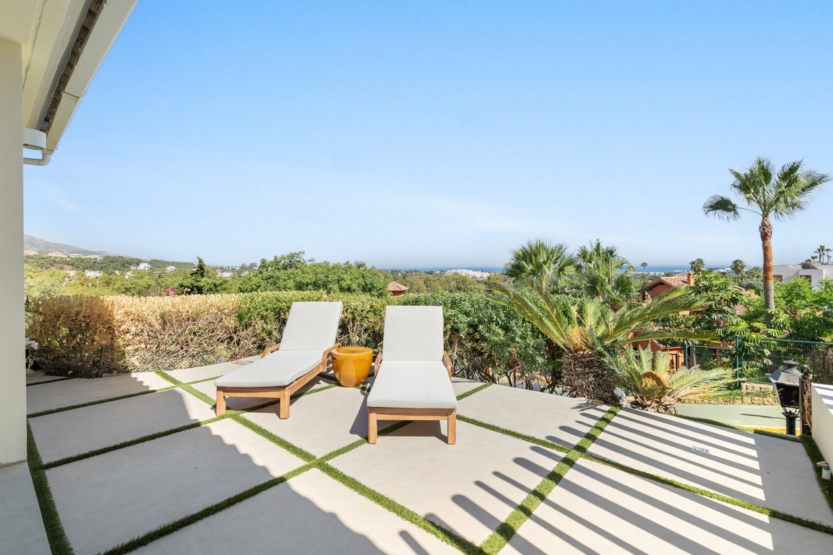 3 Bed Apartment for sale in Nueva Andalucía Costa Del Sol, Málaga, Spain