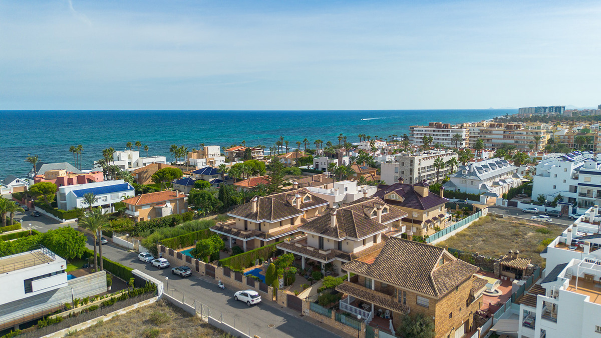 6 Bed Townhouse for sale in La Veleta Costa Blanca, Alicante, Spain