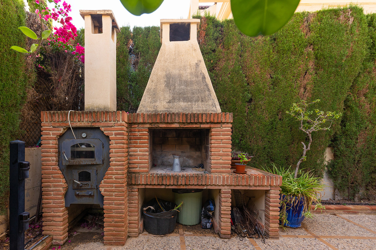 6 Bed Townhouse for sale in La Veleta Costa Blanca, Alicante, Spain