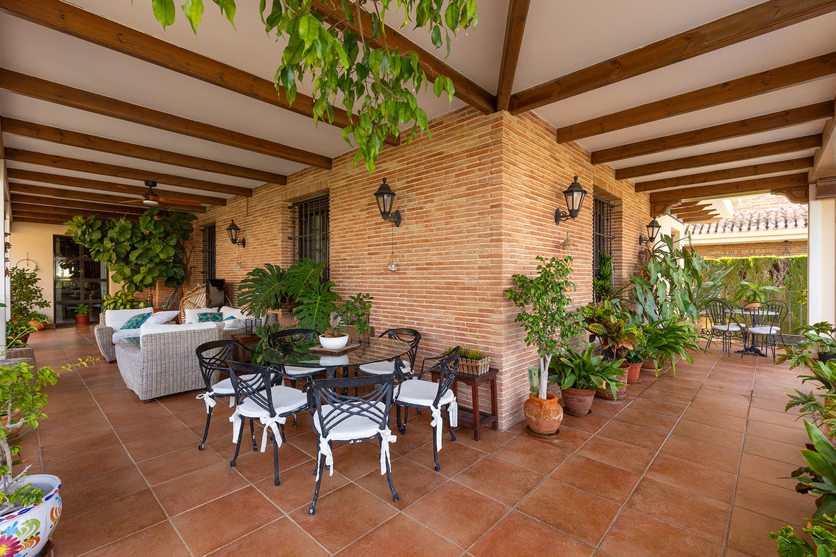 6 Bed Townhouse for sale in La Veleta Costa Blanca, Alicante, Spain