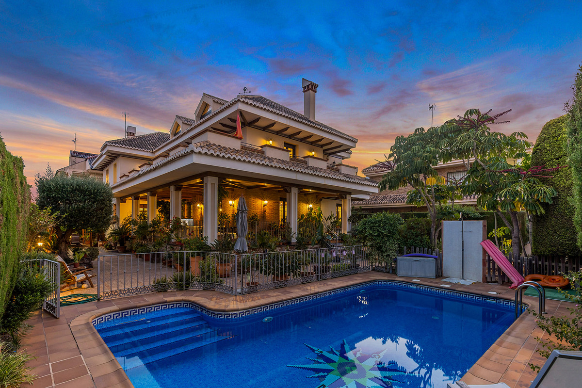 6 Bed Townhouse for sale in La Veleta Costa Blanca, Alicante, Spain