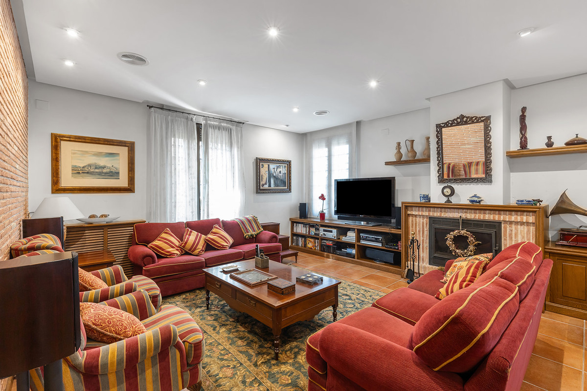 6 Bed Townhouse for sale in La Veleta Costa Blanca, Alicante, Spain