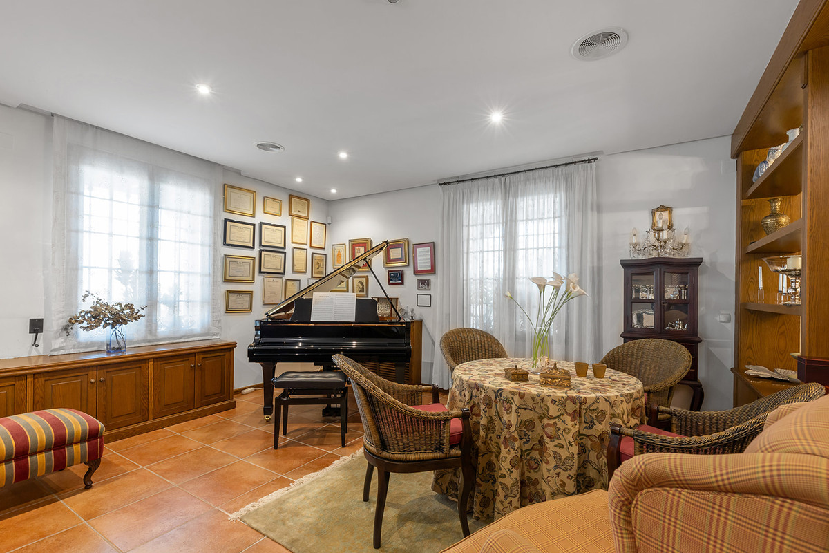 6 Bed Townhouse for sale in La Veleta Costa Blanca, Alicante, Spain