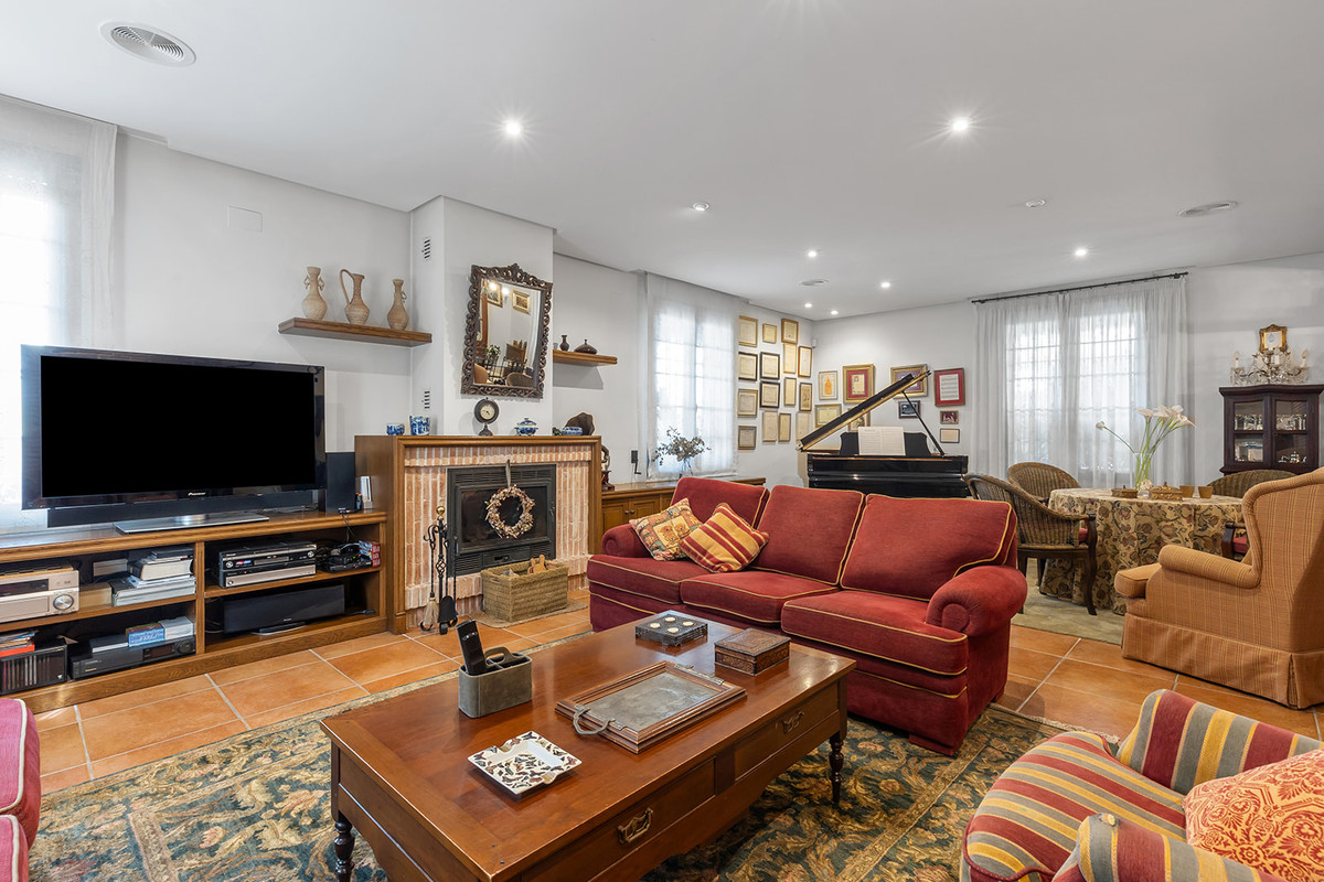 6 Bed Townhouse for sale in La Veleta Costa Blanca, Alicante, Spain