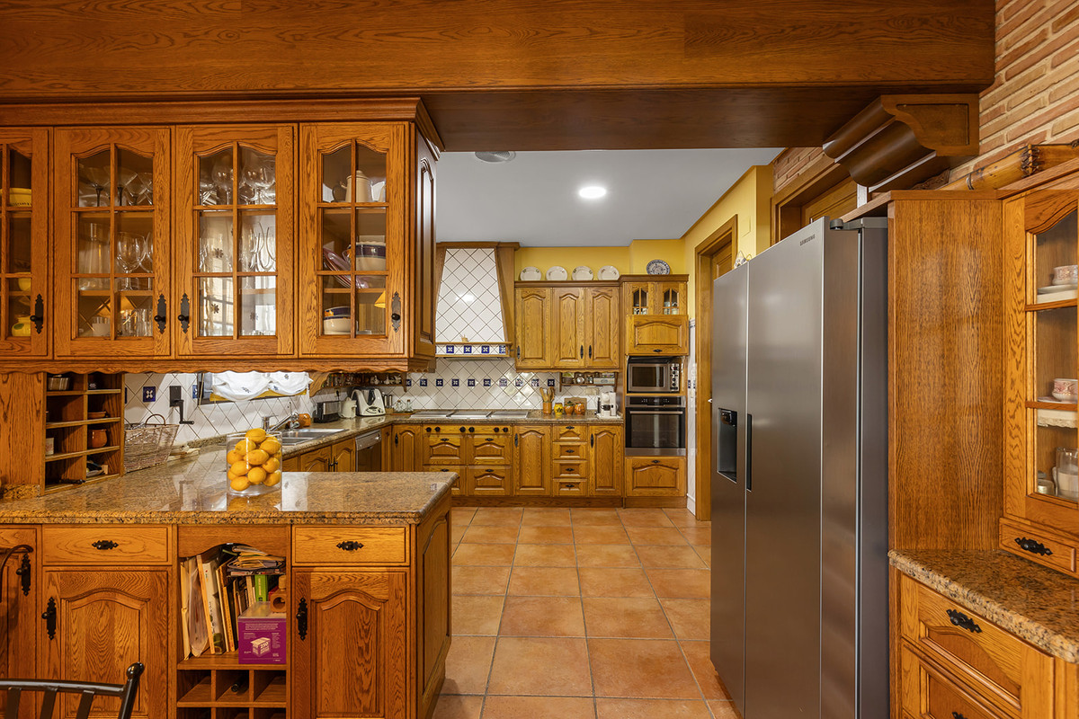 6 Bed Townhouse for sale in La Veleta Costa Blanca, Alicante, Spain