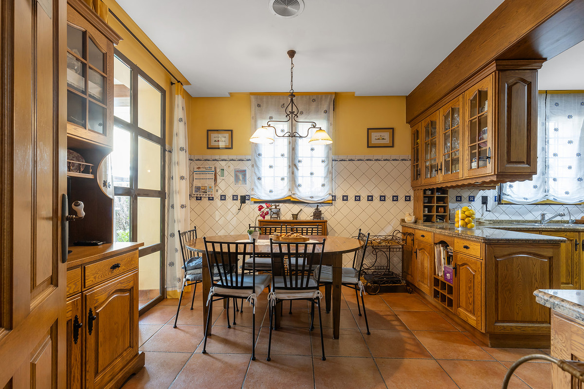 6 Bed Townhouse for sale in La Veleta Costa Blanca, Alicante, Spain