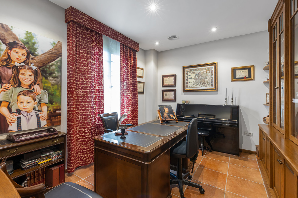6 Bed Townhouse for sale in La Veleta Costa Blanca, Alicante, Spain