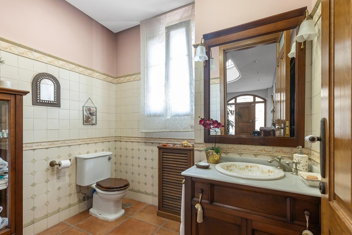 6 Bed Townhouse for sale in La Veleta Costa Blanca, Alicante, Spain