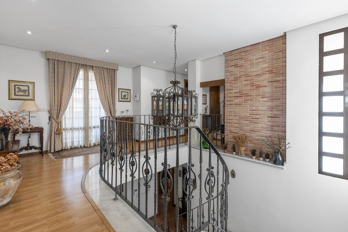 6 Bed Townhouse for sale in La Veleta Costa Blanca, Alicante, Spain