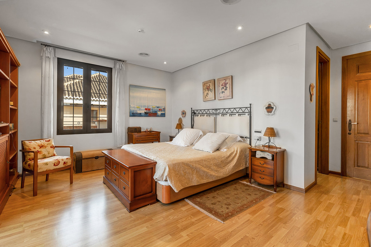 6 Bed Townhouse for sale in La Veleta Costa Blanca, Alicante, Spain