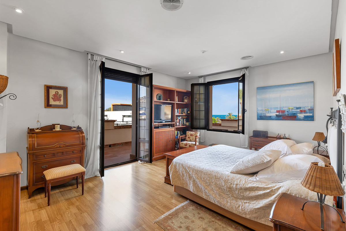 6 Bed Townhouse for sale in La Veleta Costa Blanca, Alicante, Spain