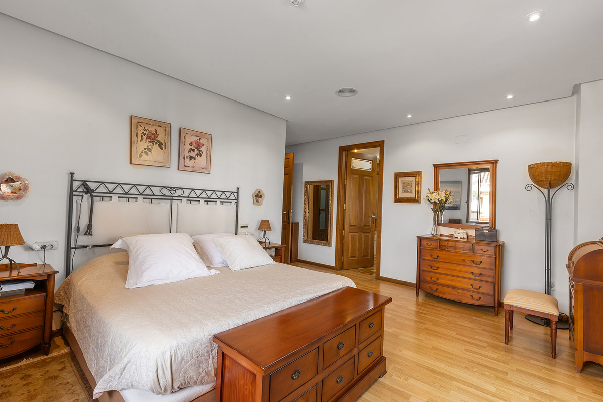 6 Bed Townhouse for sale in La Veleta Costa Blanca, Alicante, Spain