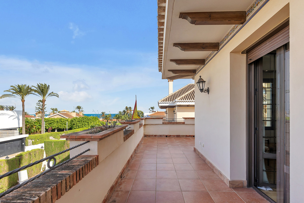 6 Bed Townhouse for sale in La Veleta Costa Blanca, Alicante, Spain