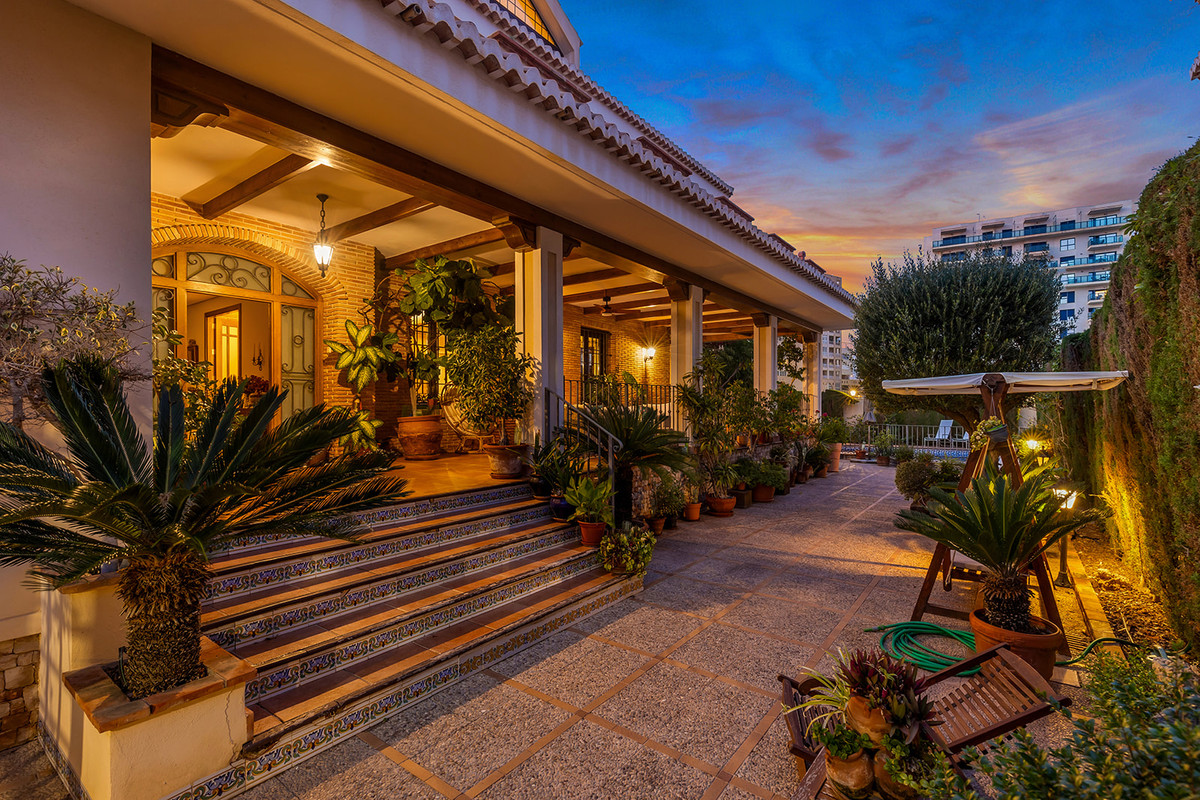 6 Bed Townhouse for sale in La Veleta Costa Blanca, Alicante, Spain