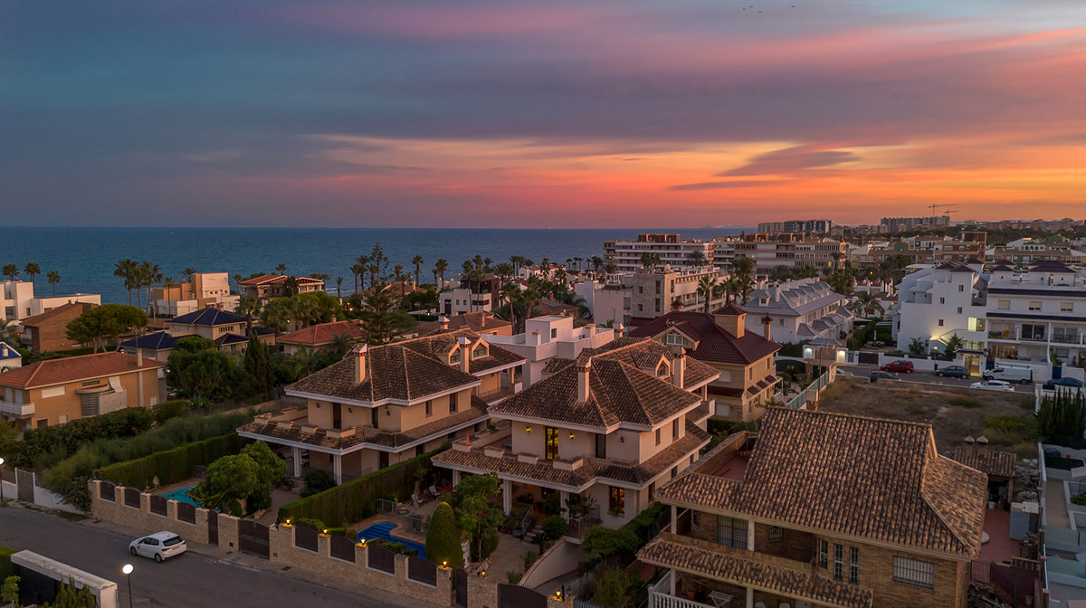 6 Bed Townhouse for sale in La Veleta Costa Blanca, Alicante, Spain
