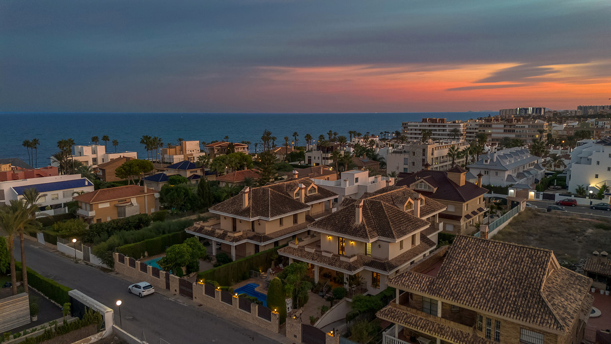 6 Bed Townhouse for sale in La Veleta Costa Blanca, Alicante, Spain