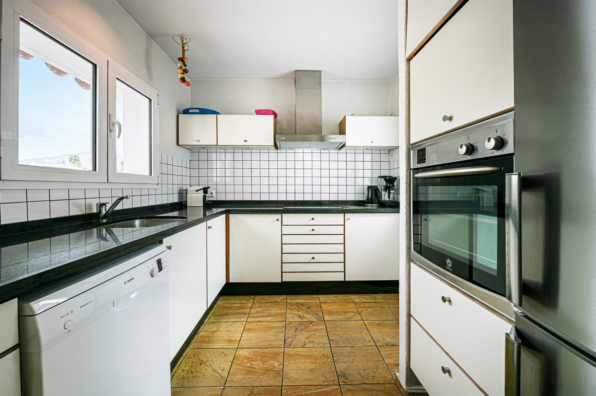 3 Bed Townhouse for sale in Cerros Del Aguila Costa Del Sol, Málaga, Spain