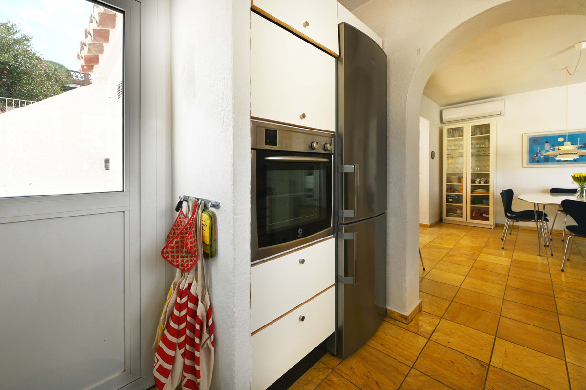 3 Bed Townhouse for sale in Cerros Del Aguila Costa Del Sol, Málaga, Spain