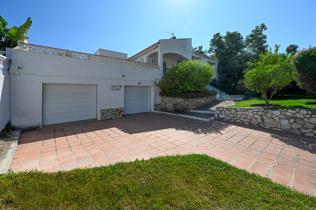 3 Bed Townhouse for sale in Cerros Del Aguila Costa Del Sol, Málaga, Spain