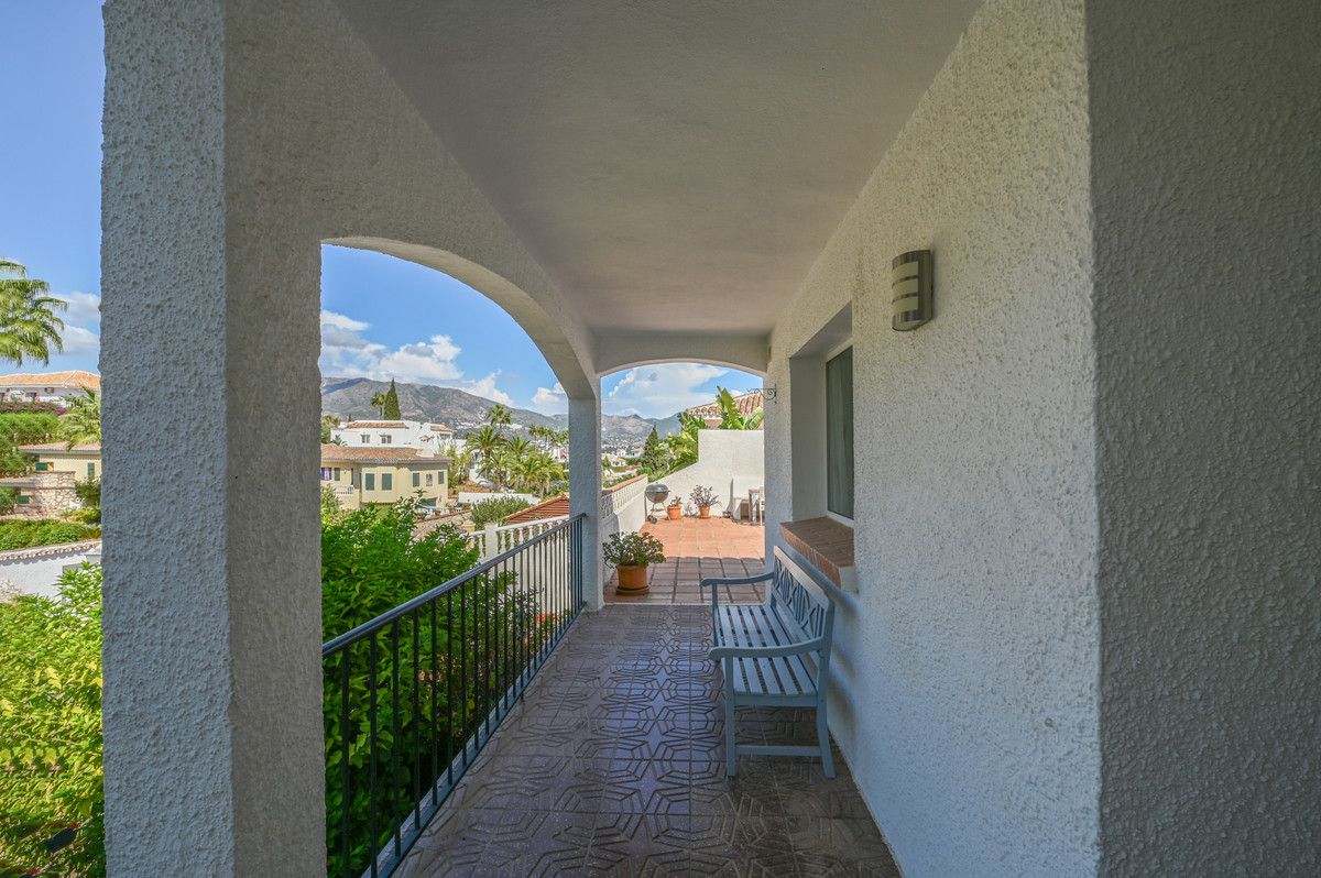 3 Bed Townhouse for sale in Cerros Del Aguila Costa Del Sol, Málaga, Spain