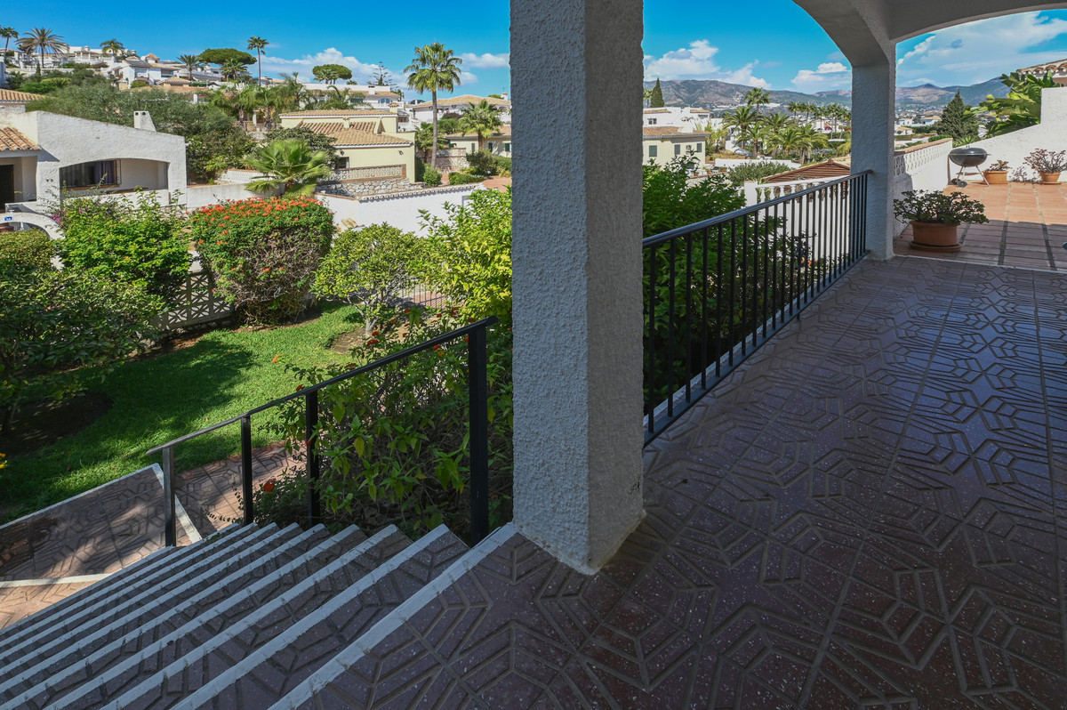 3 Bed Townhouse for sale in Cerros Del Aguila Costa Del Sol, Málaga, Spain