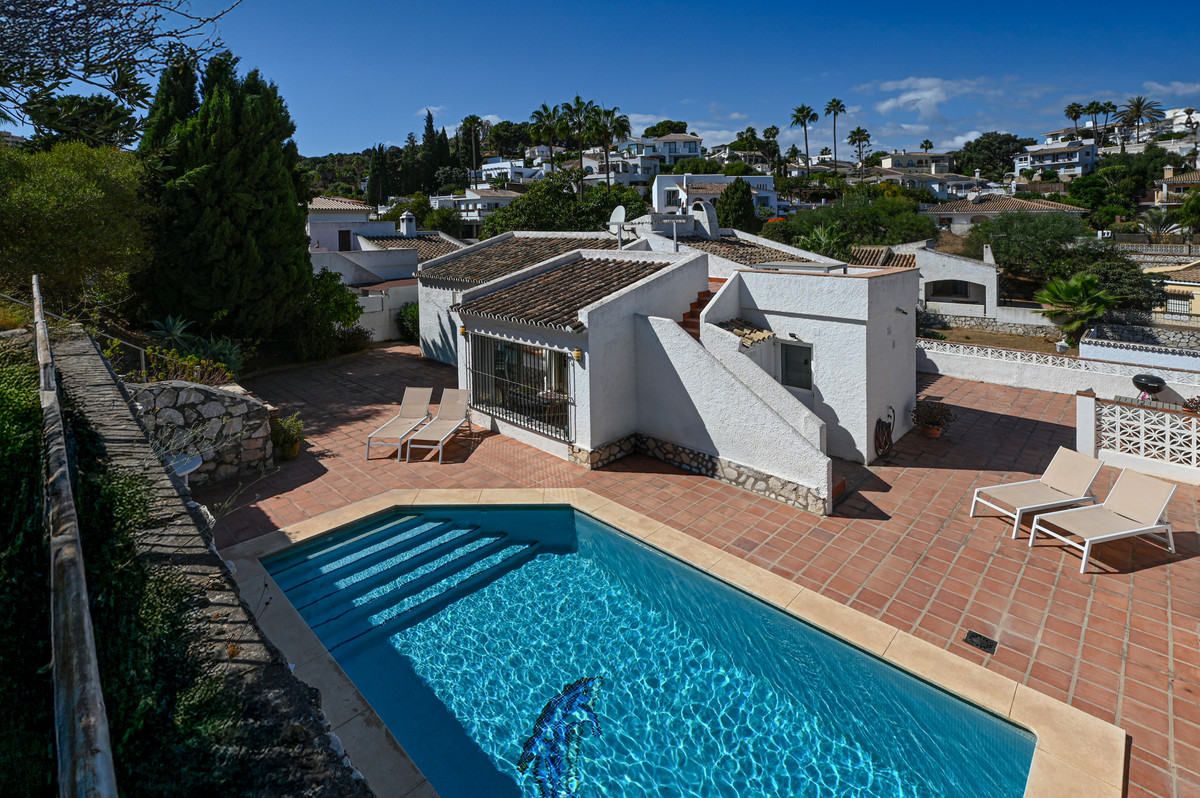 3 Bed Townhouse for sale in Cerros Del Aguila Costa Del Sol, Málaga, Spain