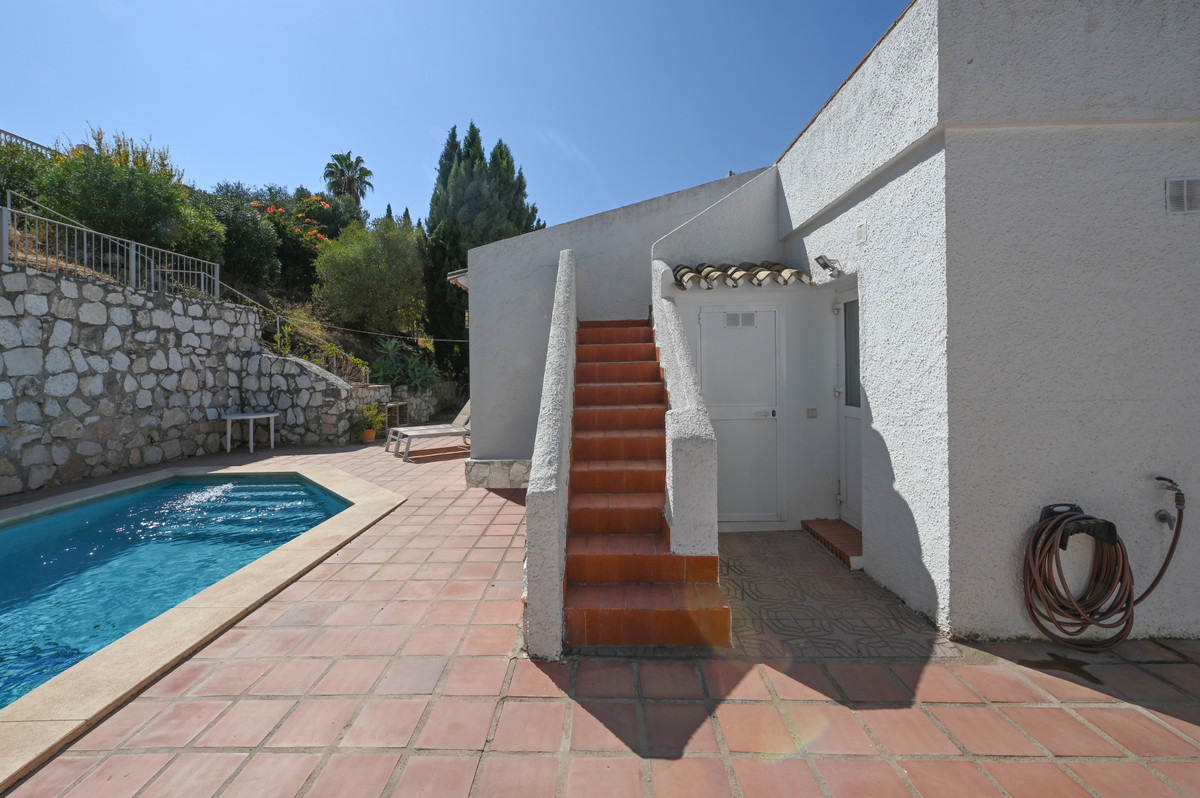 3 Bed Townhouse for sale in Cerros Del Aguila Costa Del Sol, Málaga, Spain