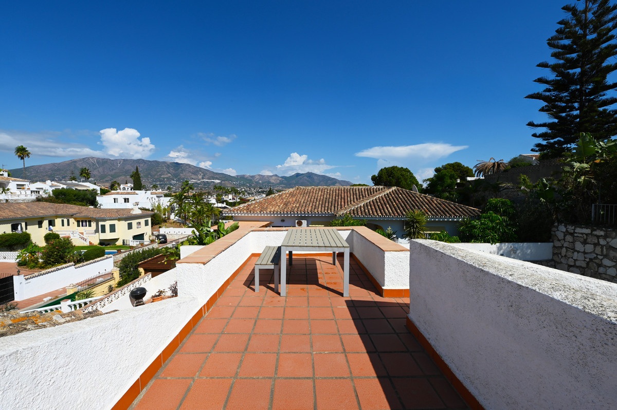 3 Bed Townhouse for sale in Cerros Del Aguila Costa Del Sol, Málaga, Spain
