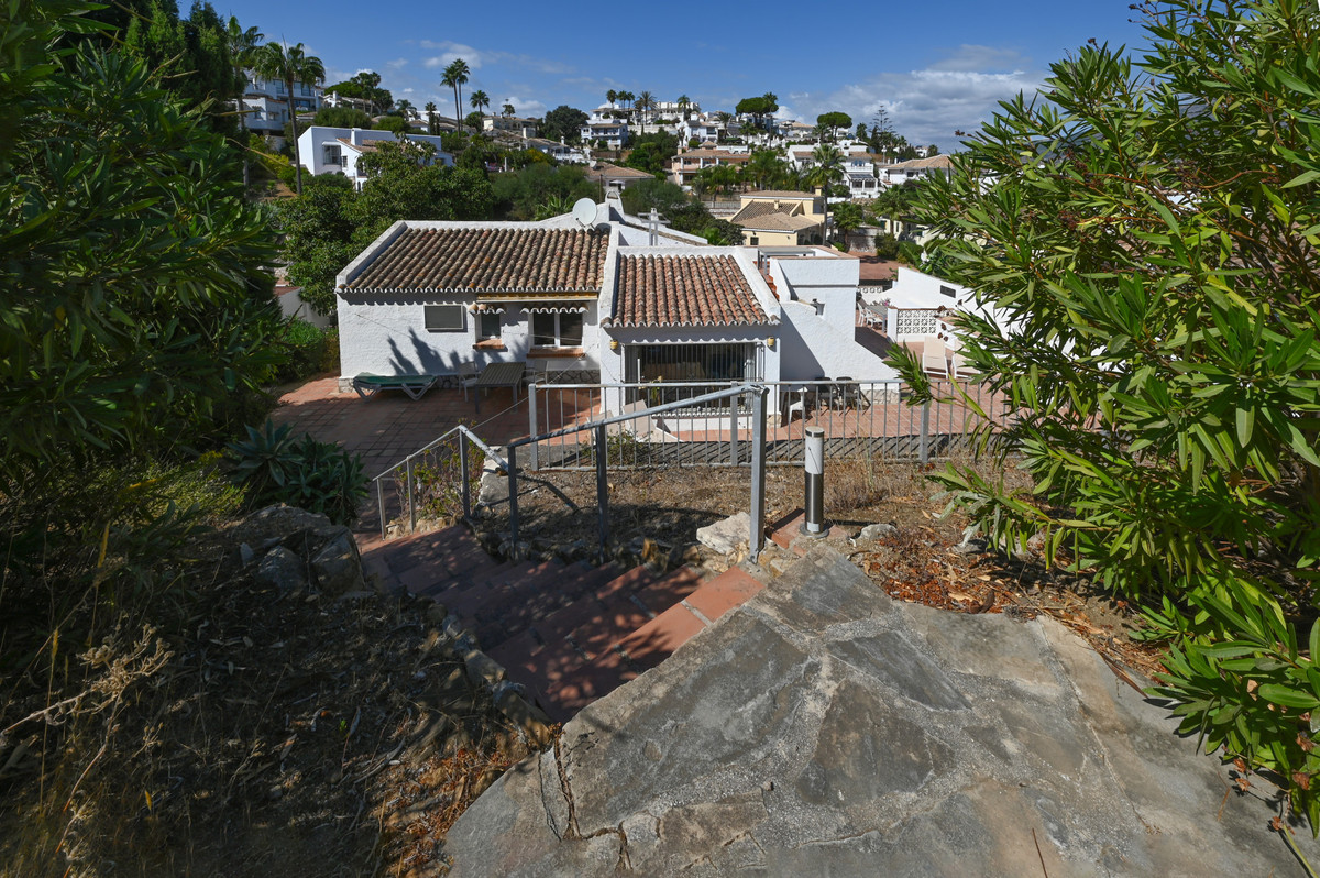 3 Bed Townhouse for sale in Cerros Del Aguila Costa Del Sol, Málaga, Spain