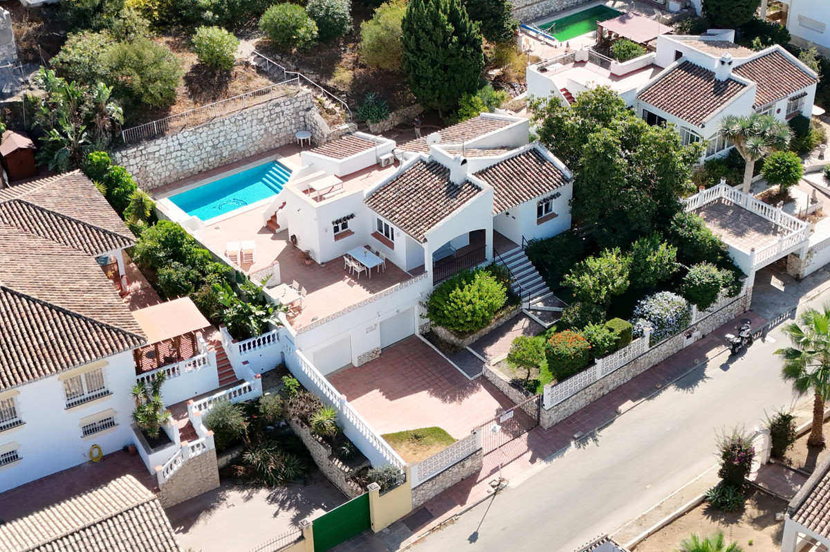 3 Bed Townhouse for sale in Cerros Del Aguila Costa Del Sol, Málaga, Spain