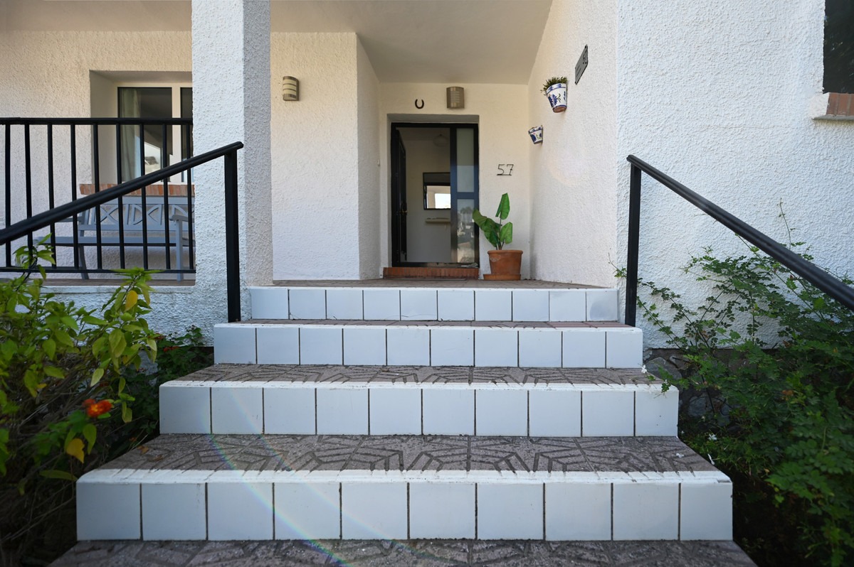3 Bed Townhouse for sale in Cerros Del Aguila Costa Del Sol, Málaga, Spain