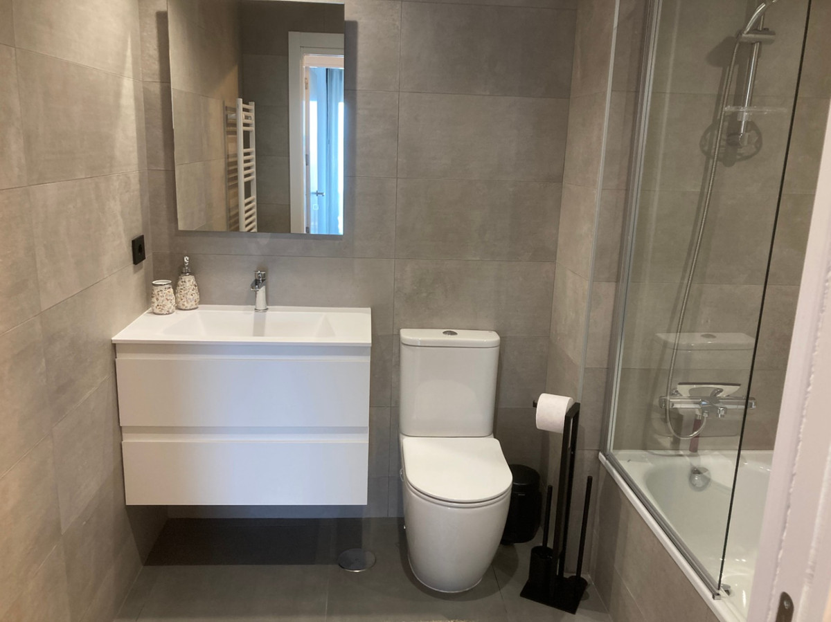 Se vende Apartamento Planta Media de 2 dormitorios en Costa Blanca, Alicante, España