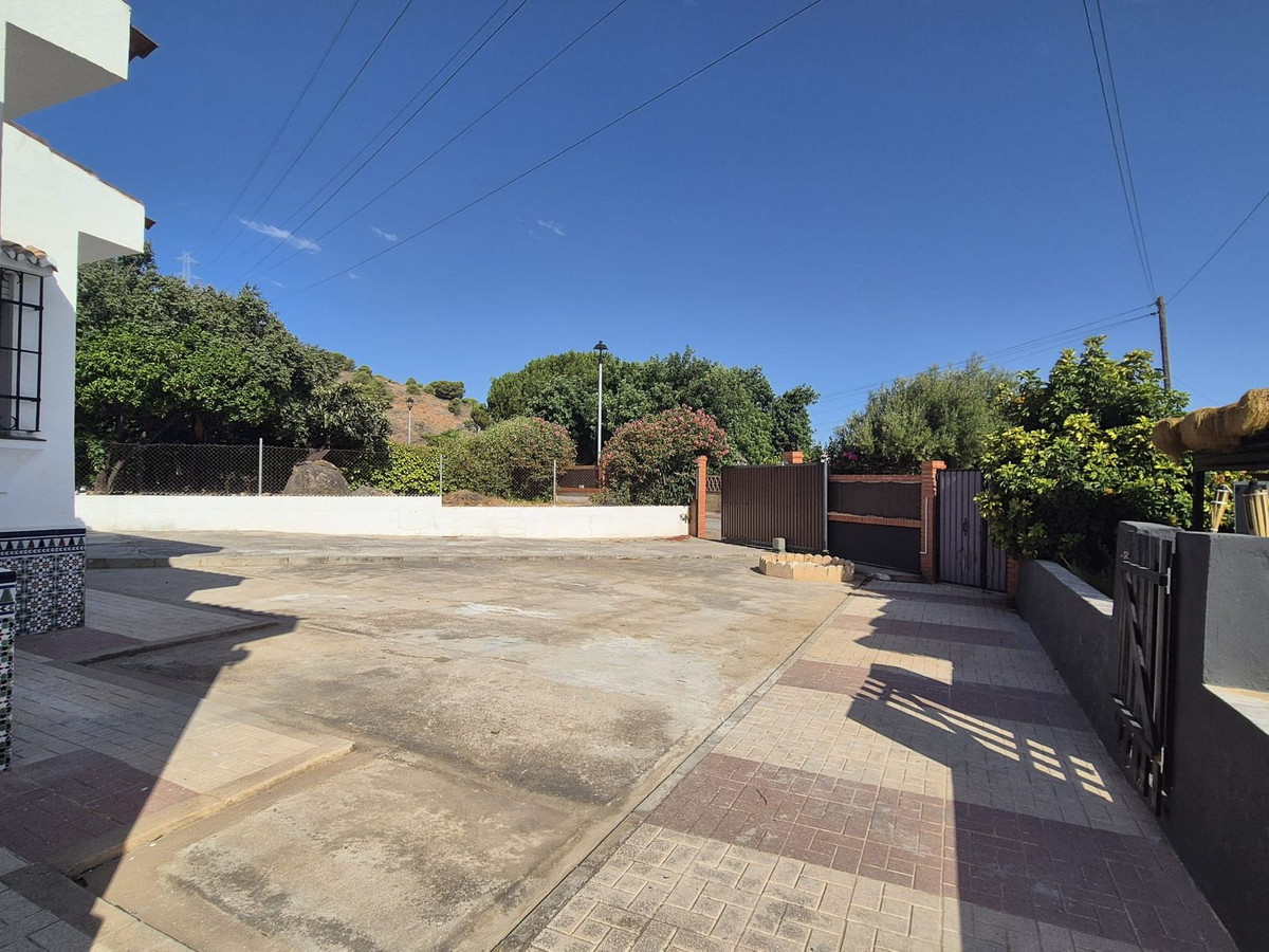 5 Bed Townhouse for sale in Alhaurín De La Torre Costa Del Sol, Málaga, Spain