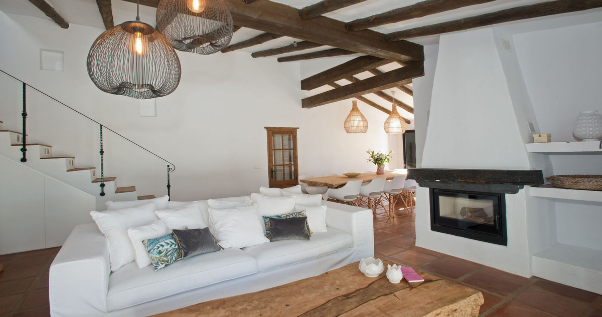 4 Bed Townhouse for sale in Canillas De Aceituno Costa Del Sol East, Málaga, Spain