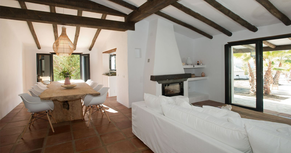 4 Bed Townhouse for sale in Canillas De Aceituno Costa Del Sol East, Málaga, Spain