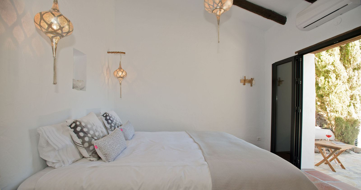 4 Bed Townhouse for sale in Canillas De Aceituno Costa Del Sol East, Málaga, Spain