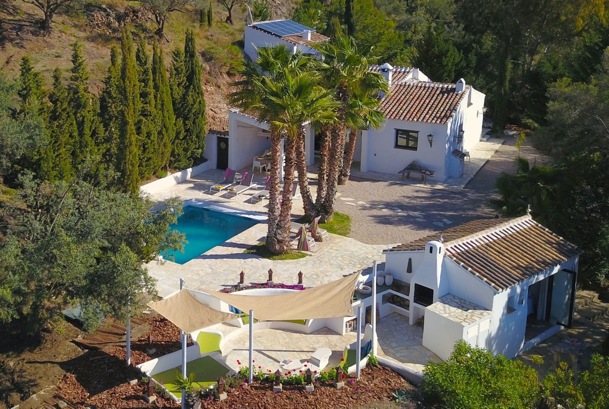 4 Bed Townhouse for sale in Canillas De Aceituno Costa Del Sol East, Málaga, Spain