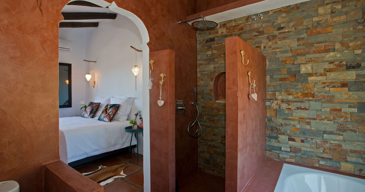 4 Bed Townhouse for sale in Canillas De Aceituno Costa Del Sol East, Málaga, Spain
