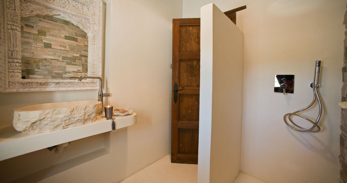4 Bed Townhouse for sale in Canillas De Aceituno Costa Del Sol East, Málaga, Spain