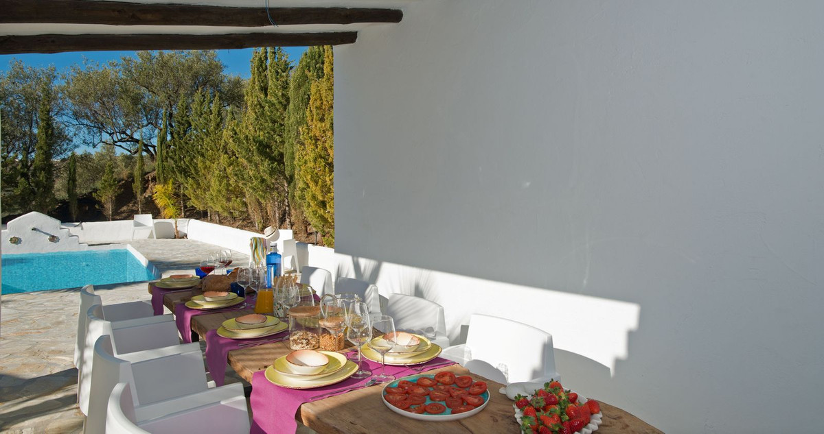 4 Bed Townhouse for sale in Canillas De Aceituno Costa Del Sol East, Málaga, Spain