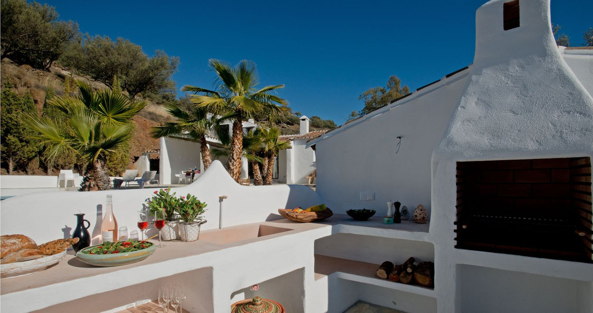4 Bed Townhouse for sale in Canillas De Aceituno Costa Del Sol East, Málaga, Spain
