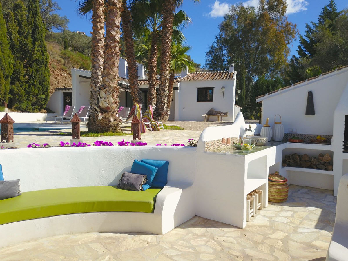 4 Bed Townhouse for sale in Canillas De Aceituno Costa Del Sol East, Málaga, Spain