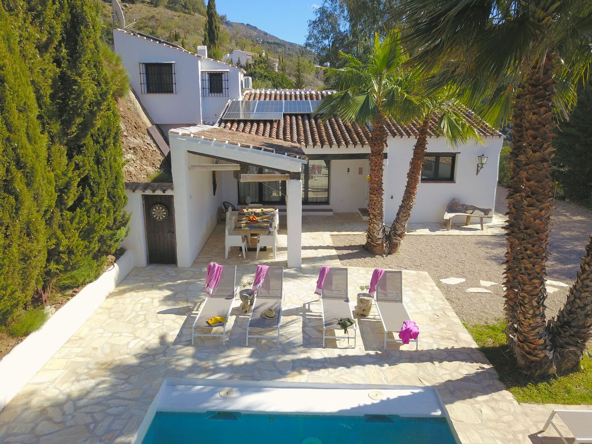 4 Bed Townhouse for sale in Canillas De Aceituno Costa Del Sol East, Málaga, Spain