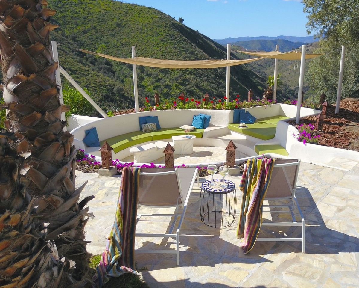 4 Bed Townhouse for sale in Canillas De Aceituno Costa Del Sol East, Málaga, Spain