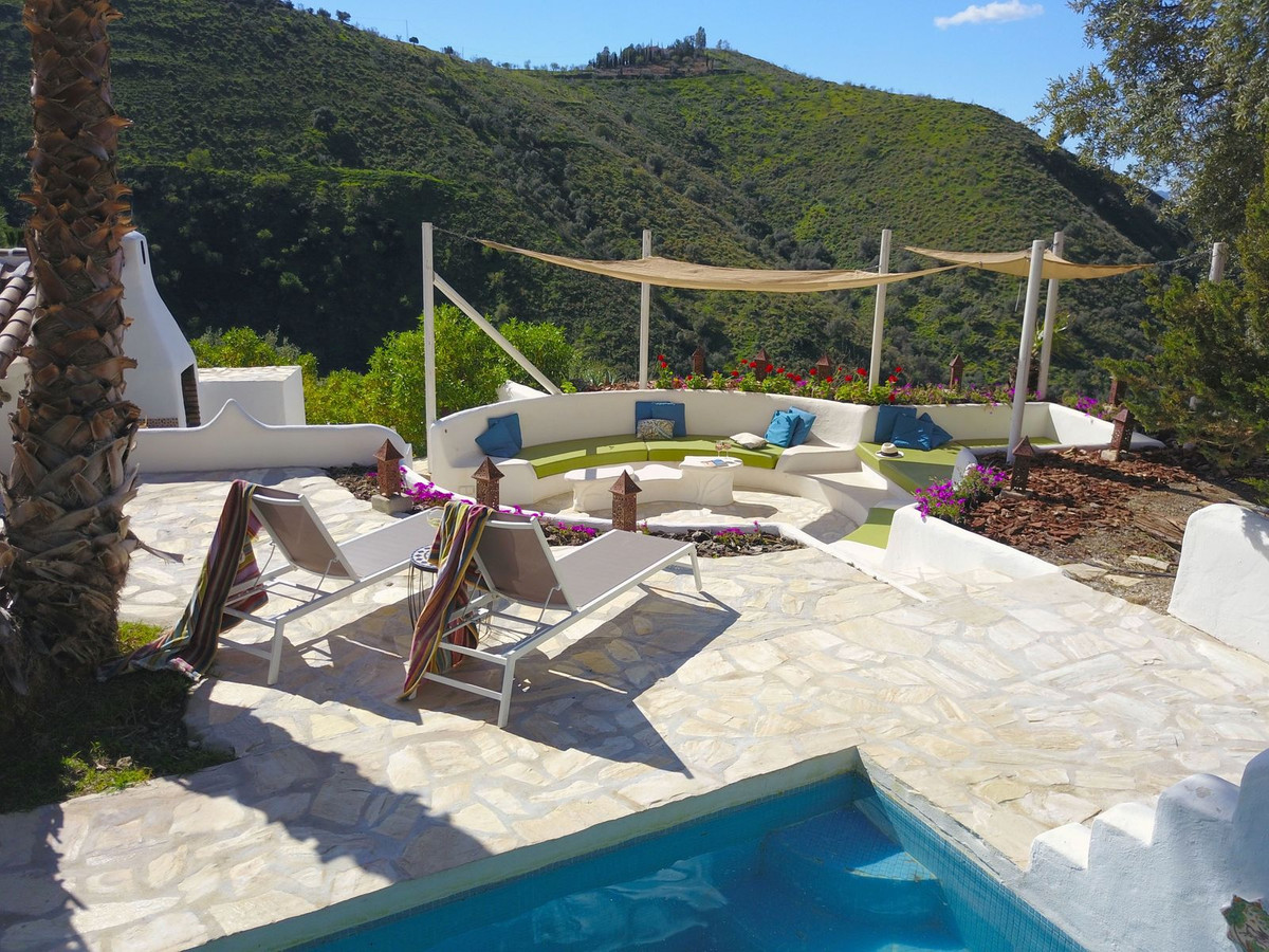 4 Bed Townhouse for sale in Canillas De Aceituno Costa Del Sol East, Málaga, Spain